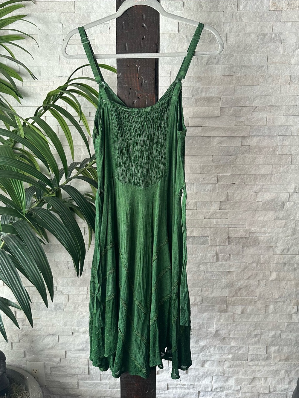 Ocean Queen Hawaii Green Fairycore faecore Embroidered Smocked Dress Size L/XL - Picture 7 of 10